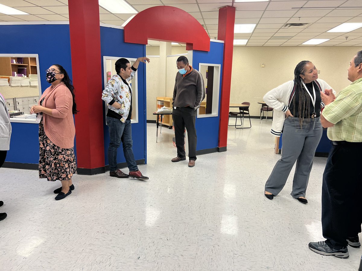 KCtheAP's tweet photo. Every Wednesday I have the pleasure of joining our grade level CBPLs & I enjoy every moment of it 😆 shoutout to our DYNAMIC DUO @MsOmotayo & @LGraham0912 for rocking CBPLs and making the admin team feel a part of the "work" while we're indulging "in the work". #ThePowerOfTeam☝🏾 https://t.co/RkUAU5r7FB