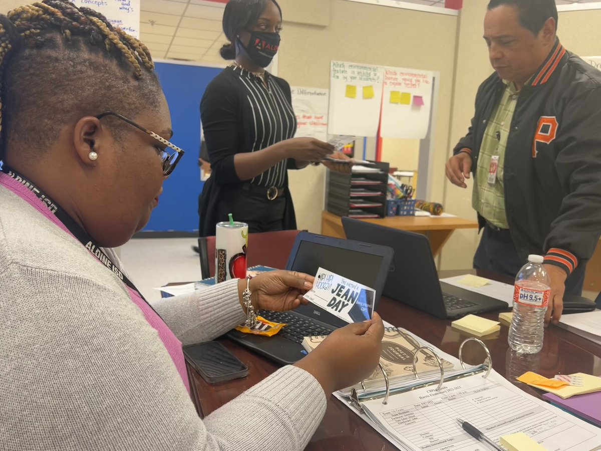 KCtheAP's tweet photo. Every Wednesday I have the pleasure of joining our grade level CBPLs & I enjoy every moment of it 😆 shoutout to our DYNAMIC DUO @MsOmotayo & @LGraham0912 for rocking CBPLs and making the admin team feel a part of the "work" while we're indulging "in the work". #ThePowerOfTeam☝🏾 https://t.co/RkUAU5r7FB