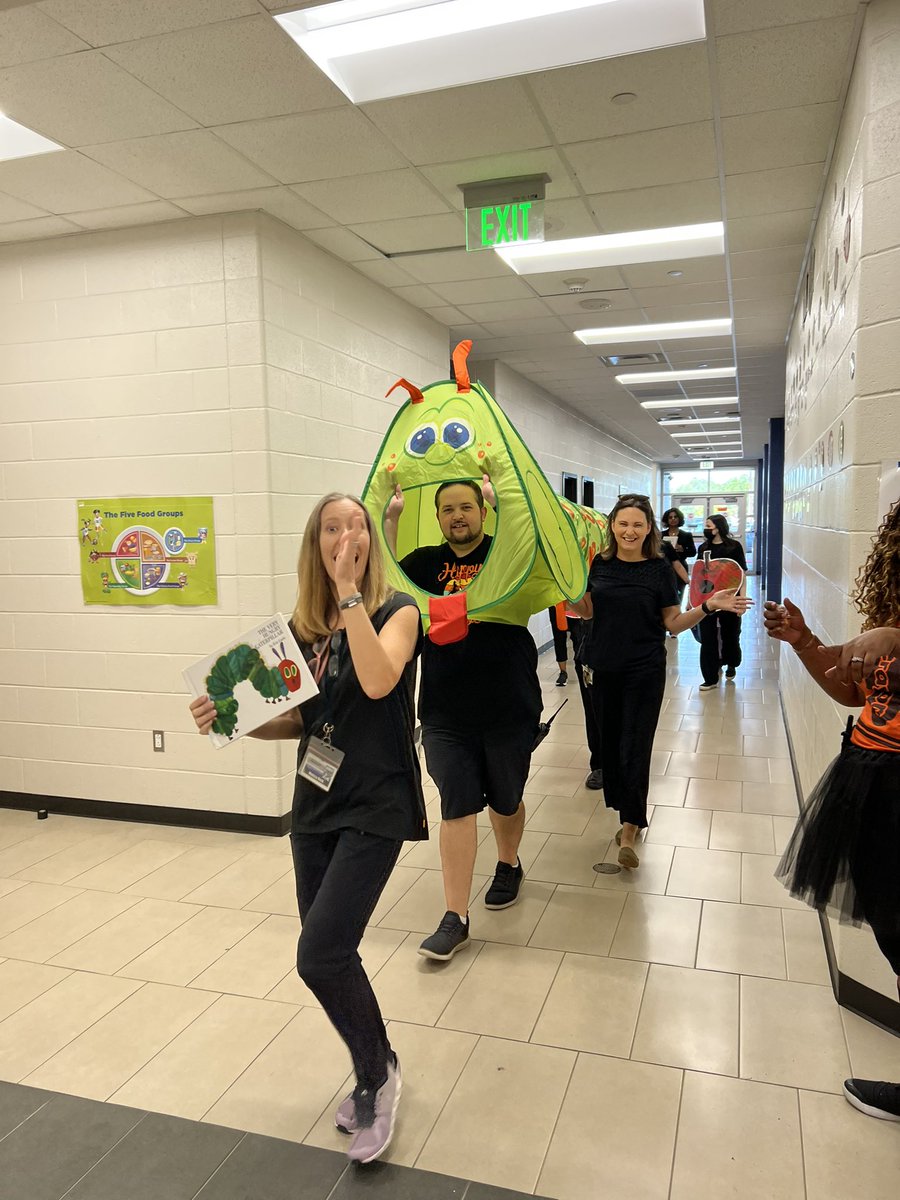 TXCounselor22's tweet photo. Had so much today participating in our Read for a Better Life parade and read alouds. https://t.co/M3txuMWIa6