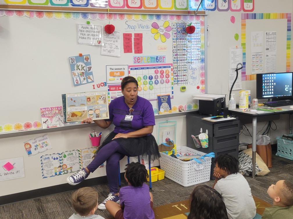 TXCounselor22's tweet photo. Had so much today participating in our Read for a Better Life parade and read alouds. https://t.co/M3txuMWIa6