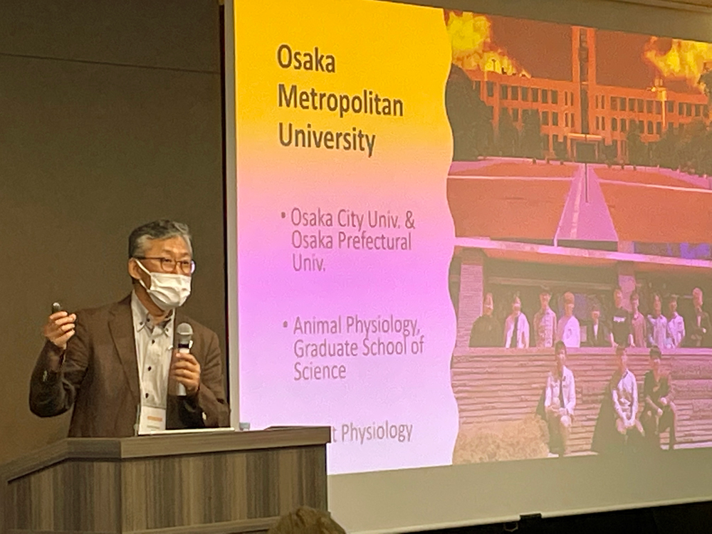 OsakaMetUniv_en's tweet photo. Professor Shinsuke Goto from the Graduate School of Science, speaks to help prepare foreign JSPS postdoctoral researcher fellows for their studies in Japan.
https://t.co/y15l5V1Yf1
#OMU #osakametropolitanuniversity #OMUScience https://t.co/WPwRnDg2k2