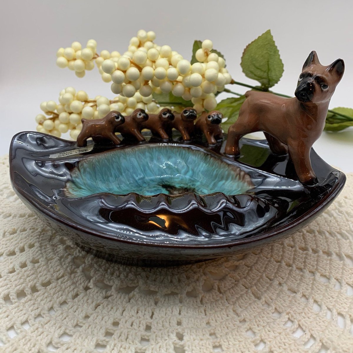 LilyDogAntiques's tweet photo. Excited to share this item from my #etsy shop: Vintage Mid Century Modern Tilso Boxer Dog Ashtray #mcmashtray #boxerdogashtray #boxerdoggift #vintageashtray #tilsoboxerashtray #1950sashtray #1960sashtray https://t.co/fzMN0aHqGL https://t.co/HMXeeaMC4B