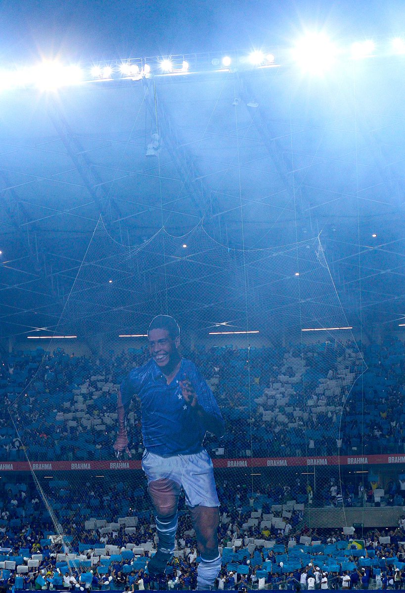maicvasconcelos's tweet photo. 60 mil pessoas no Mineirão  pra ver um sonoro  3 x 0 do Cruzeiro  sobre o Vasco, com direito ao acesso à  serie A  2023 e recorde de rodadas antecipadas. 

Parabéns, Cruzeiro e faça  a festa torcedor cruzeirense. O gigante voltou!!! https://t.co/2byACMvckR