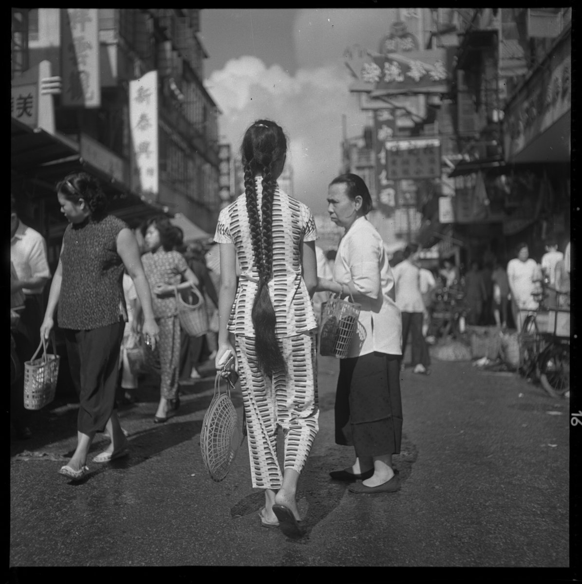 Vegetable Marking in 1963 Hong Kong 
Photo : James Chung
#Jameschung #Rolleiflex #AgfaFilm #darkroomprint #darkroomphotography #bwphotography #blackandwhite #blackandwhitephotography #bw_photooftheday #bnw #bnwphotography #silvergelatin #gelatinSilverPrint #hkig #hkphotography