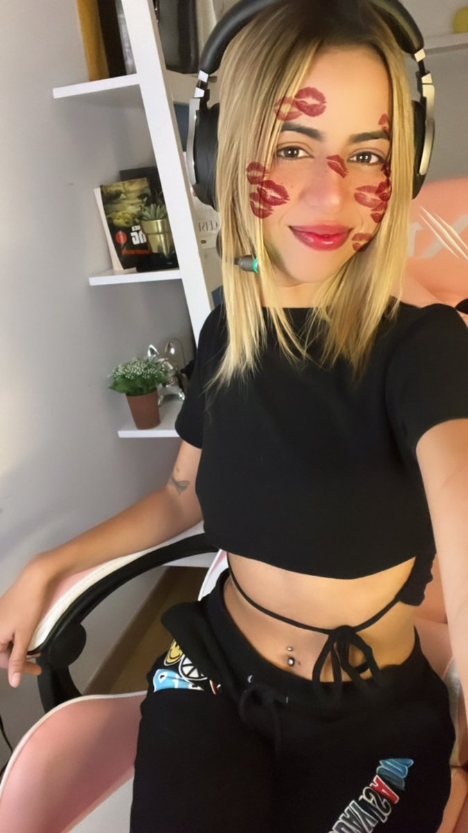 KimMikka_ tweet media