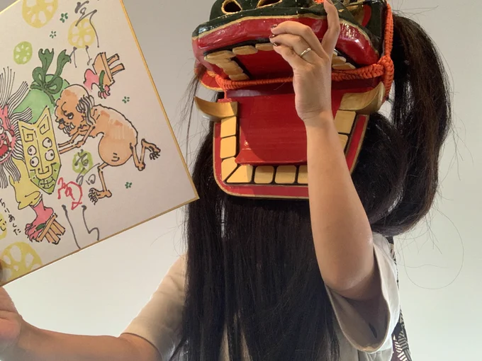 日本漫画協会チャリティ色紙写真もあると良いとあったのだけど頭が重くて顔を映すのが難しいし前が見えなくて何回撮っても上手くいかない。 