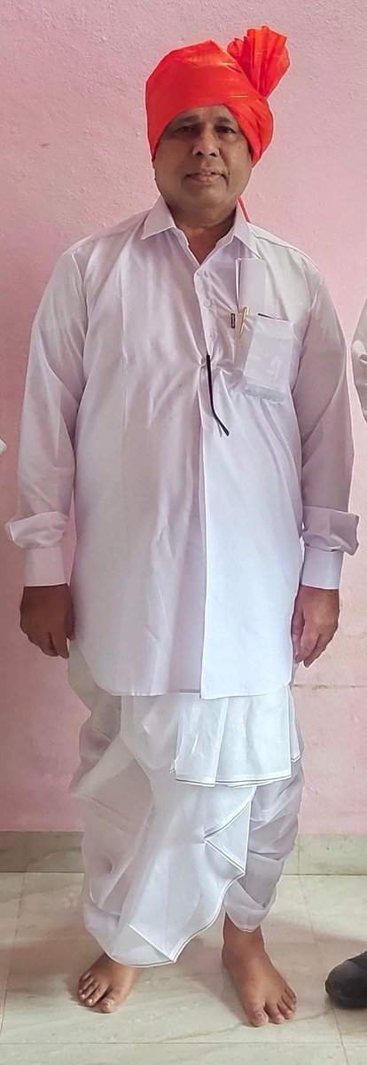 संविधान के होते हुए RSS  व्दारा मनु का कानुन मनुस्मृती लाने की बात कहना यह देशद्रोह और संविधान द्रोह है एैसे महापापी विचारधारा के RSS पर देश में प्रतिबंध लगाना चाहिए! 
#संविधान_विरोधी_RSS_को_घेरेंगे