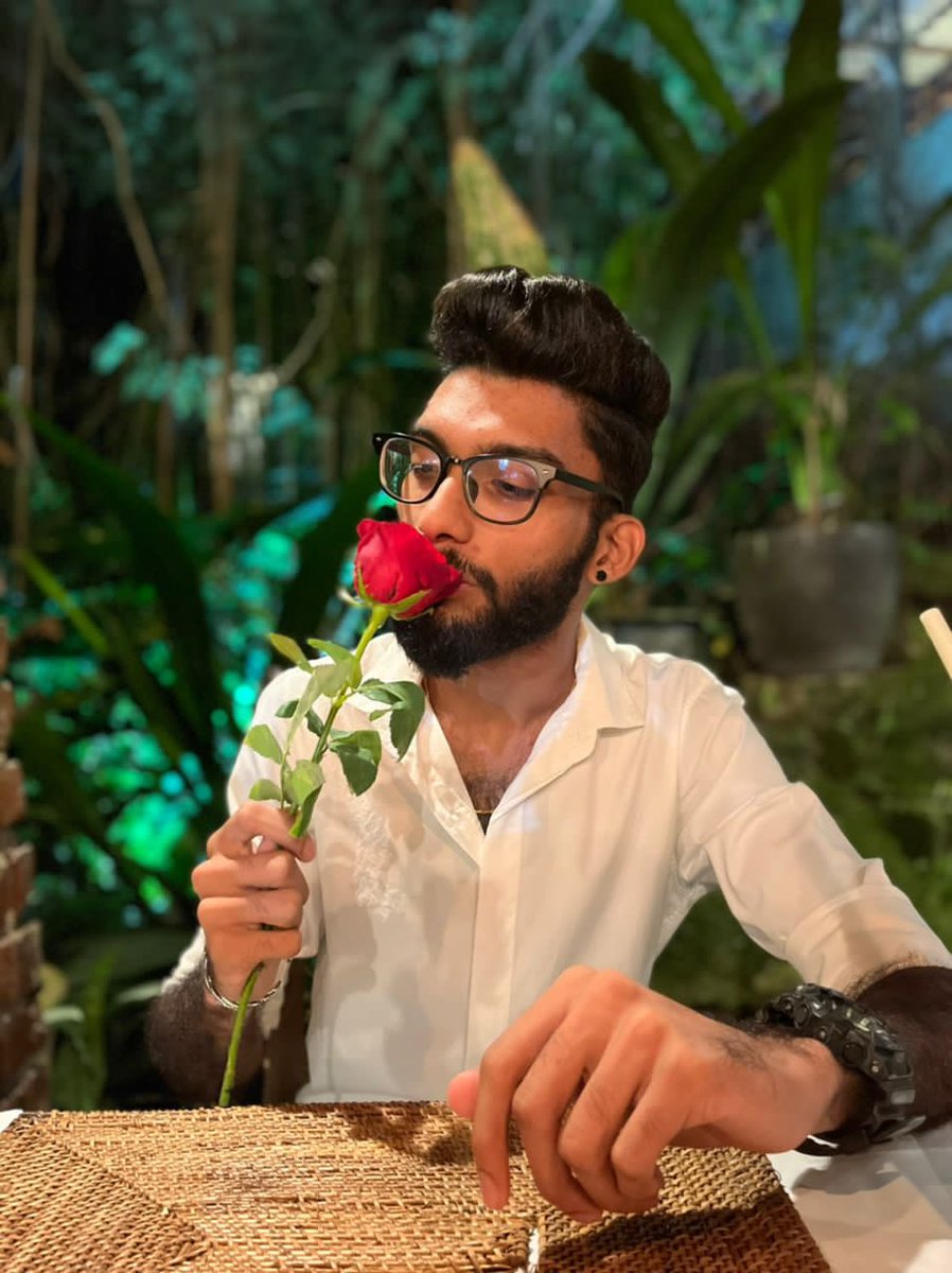 tushendran's tweet photo. One Rose Says More Than The Dozen🌹 https://t.co/wBB6NTH8O8