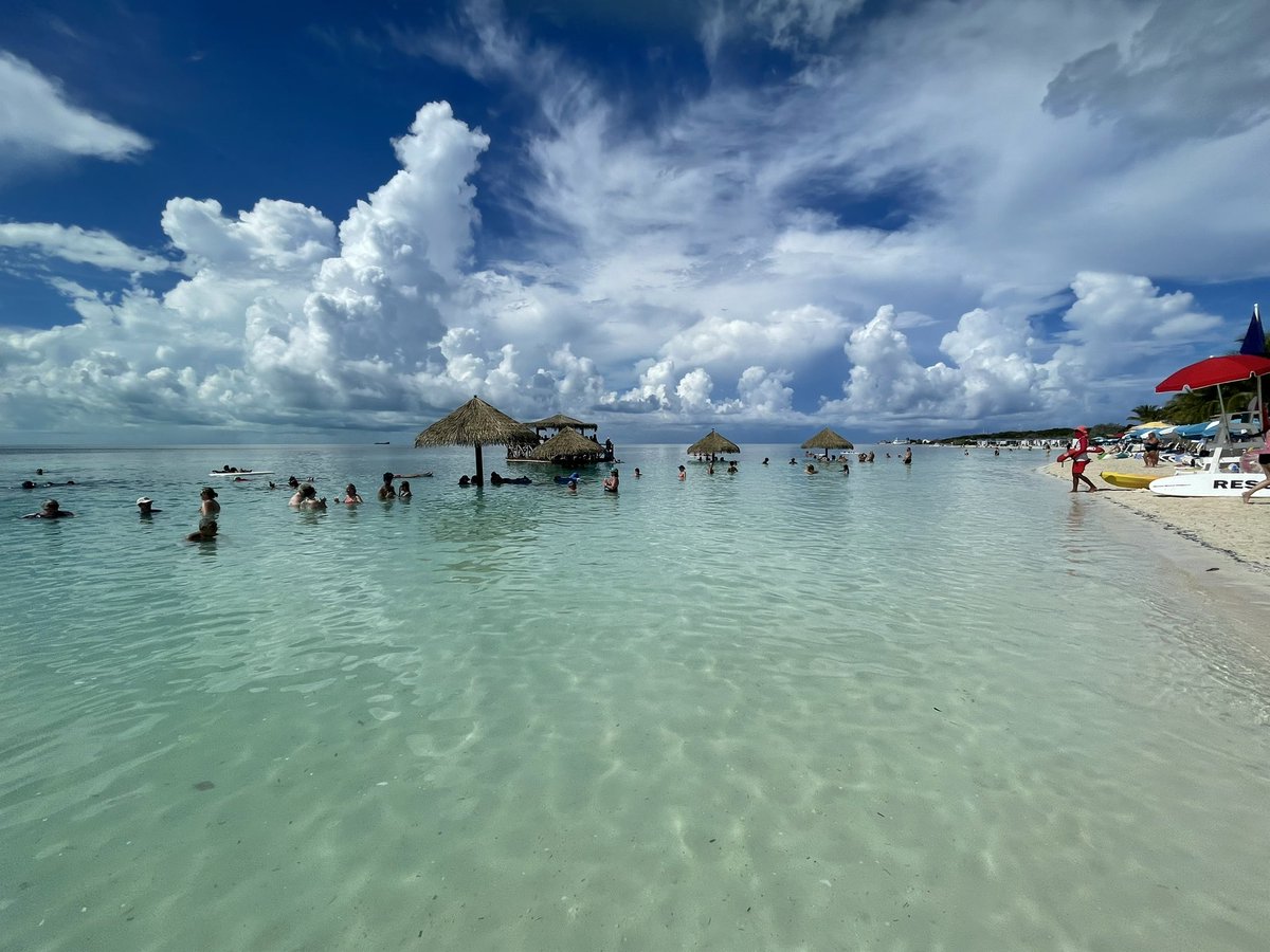 KmaherBIT's tweet photo. Wish it was a week ago and I was back on the beach! #Bahamas #ocean #vacation #bit142 @bit142 https://t.co/pkUZTAGX40