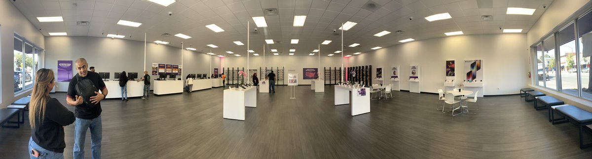 Visiting <a href="/RobertVanHook3/">Robert Van Hook</a>  Oakland UnlimitedWireless store with <a href="/msokar/">mohamed Sokkar</a>. This is what GREAT looks like—-the Nordstrom, Bellagio, Gucci of Metro byT-Mobile stores 🥳👏⭐️💜<a href="/kharen_g/">Kharen G</a> <a href="/JamesLeeWW/">James Lee</a>