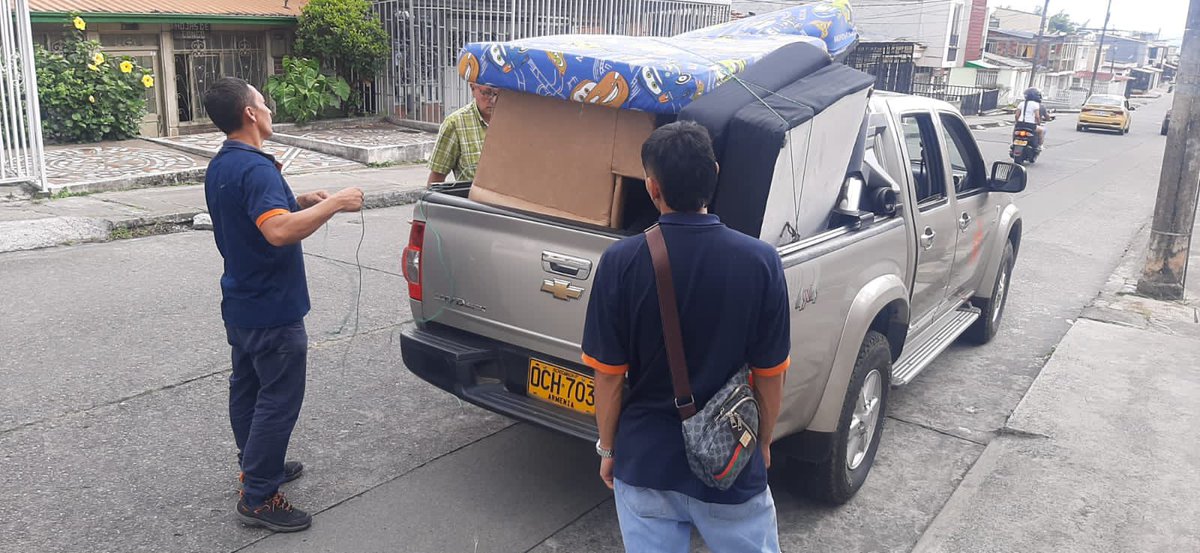 aagomezr's tweet photo. Desde #CDTCI se implementa la campaña de la canasta del amor, que motiva a los aprendices a ser solidarios, en esta ocasión, hacemos honor para apoyar aprendices que se afectaron con el incendio en el barrio milagro de Dios @SENAComunica @SENAComunica https://t.co/Bp3KdRYX7p