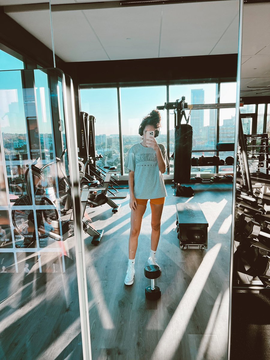 sequoialace's tweet image. New office is most definitely a vibe