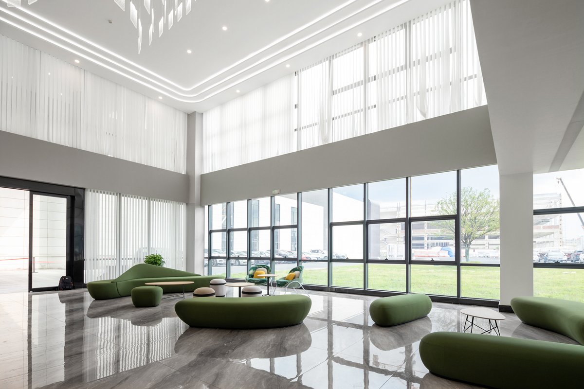 SunonFurniture's tweet image. Thoughtfully placing a couple of accent seating like our D-series distinctive statement #loungesofas &amp;amp; UU jacquard weave womb chairs in the lobby create a sleek yet professional #receptionarea that inspires confidence and supports the corporate brand image.
#statementchair #sunon