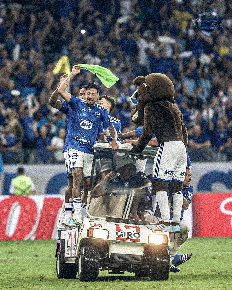 DoentesPFutebol's tweet photo. Toca esse carro cabuloso pra Série A, motô!

📷 /thomasfotografo | @staff_images | @cruzeiro https://t.co/XWZJd86iGk