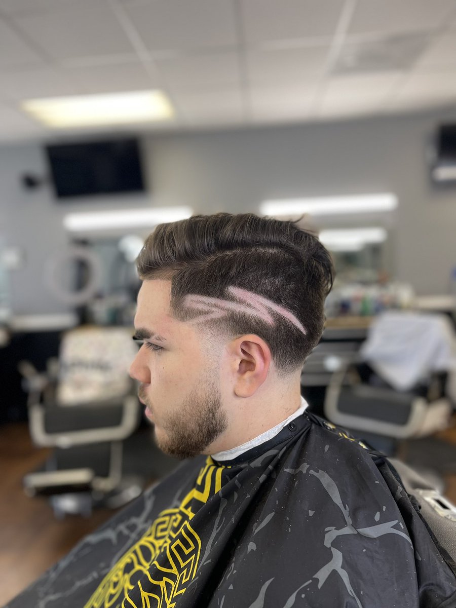 Dope_Boy_Vic's tweet photo. OXNARD BARBER 💈
located @ house of fades barbershop
2043 N oxnard blvd 📍
check out my barber page on IG to see more of my work @vic.stylez ‼️
a simple like &amp; rt would be much appreciated 🙏 https://t.co/4FUTq9Z9sO