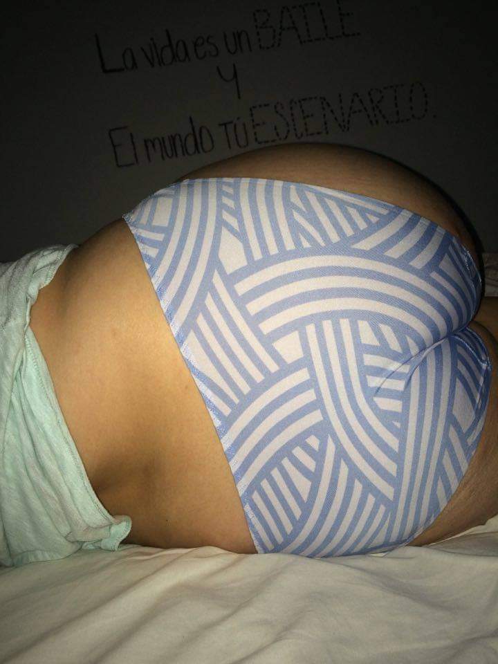 2_aceves's tweet photo. Buenas noches compañeros pajeros.

He decidido cumplir mi fantasía de que alguien más se coja a mi esposa, tengo ganas de ver que otra verga se coja esas nalgotas.

Quien se quiera apuntar comente y mándame mensaje

Es santurrona por lo que tendría tendría ser dormida o borracha https://t.co/1Dz41stf25
