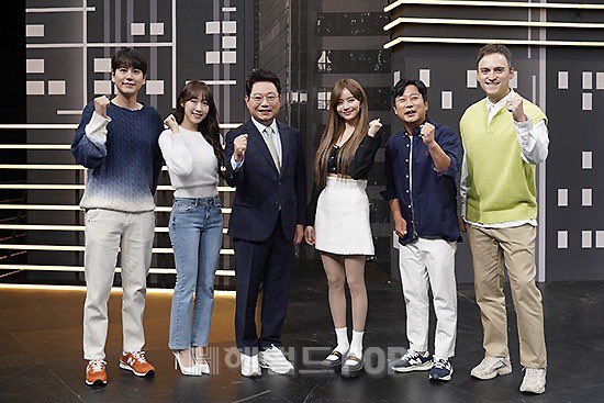 NJTTW's tweet photo. tinyyyy sugeun!! kyu looks so tall!! https://t.co/K0QhQpgEBX