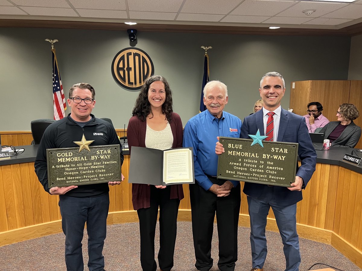 CityofBend's tweet photo. Councilors proclaimed Sunday, Sept. 25 Gold Star Mother’s and Family’s Day 2022. This proclamation https://t.co/FnbShTXYQ6  honors all mothers and families who have lost sons and daughters while serving in the Armed Forces of the United States. https://t.co/zcGANfB9Iv