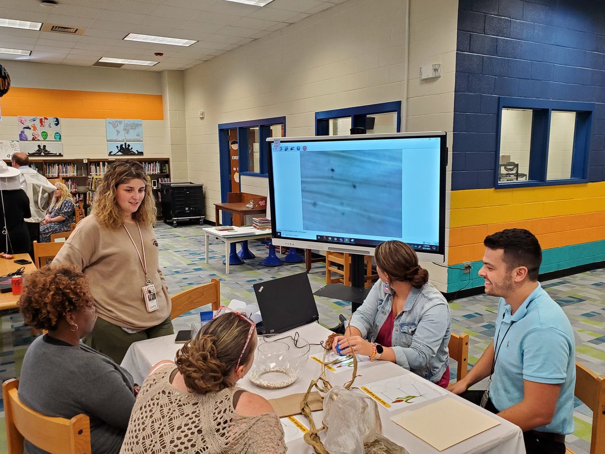 EJ111885's tweet photo. Awesome PD w/@loripeyton today all about AgTech! We appreciate the excitement &amp; understanding you brought to us! #wingatestrong #wingateAgTech
@UCPSNC @UCPS_ICTeam @AGHoulihan @educatingall https://t.co/n2BrOA53Q0