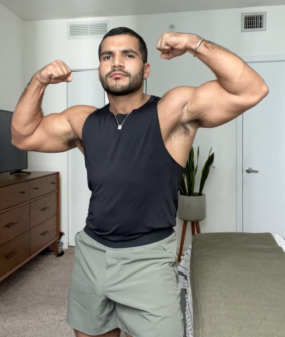 Sniff sniff 🐻 https://t.co/YPIt1OzH2k