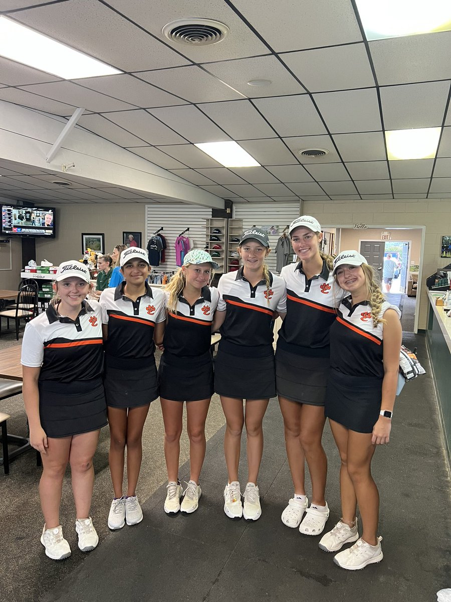 Tigers defeated Marquette and Triad in dual match at Oakbrook with our second lowest 9-hole team score in history! Counting: Nicole Johnson 33, Ali Geminn 37, Ruhee Gupchup 38, Alayna Garman 38. #gotigers #roartigers #tigergolf #edwardsvillehighschool