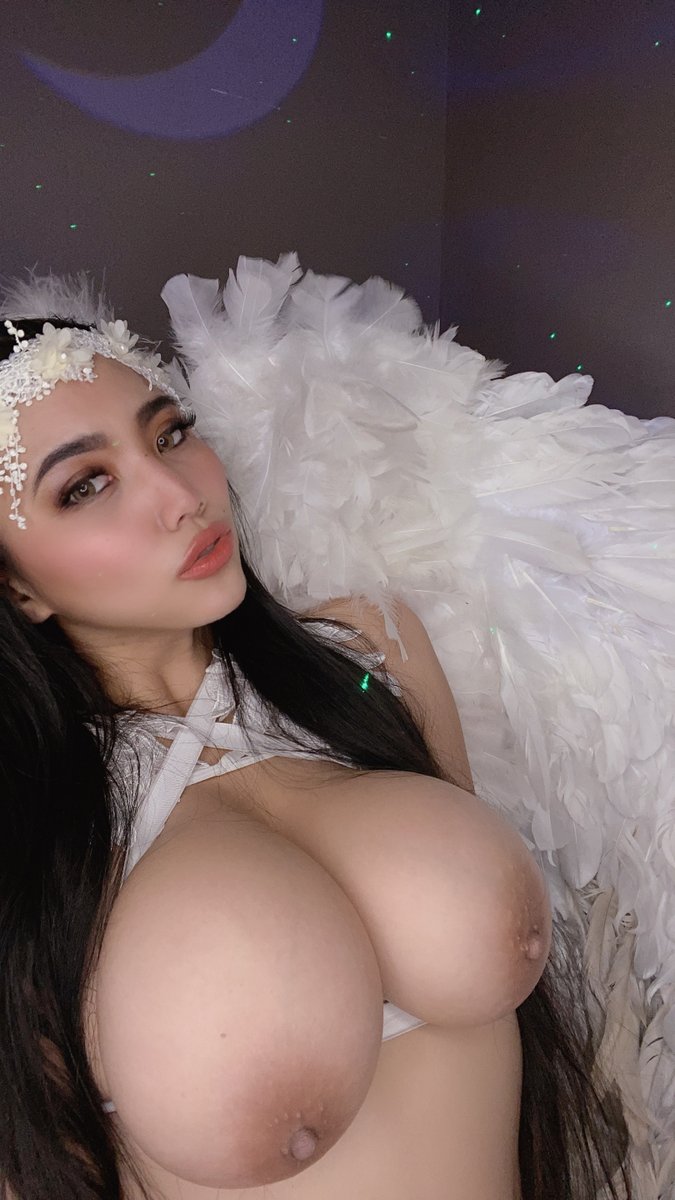 ItsAriaGG erotic display