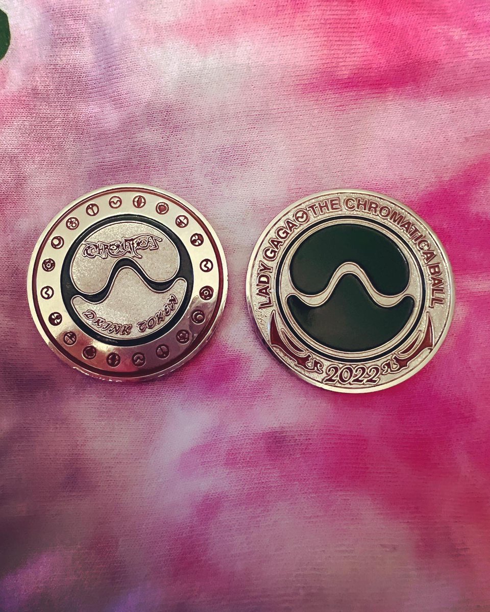 SwiftHernandez's tweet photo. The VIP package lanyard &amp; merchandise, 1 last t-shirt, and the drink tokens from the VIP lounge. Loving all the #LadyGaGa goods I got this summer! 💕⚔️

#ChromaticaBallNewYork #ChromaticaBallChicago #ChromaticaBallBoston #ChromaticaBallAtlanta #ChromaticaBallMiami #LittleMonster https://t.co/5BV4bHC6Yg