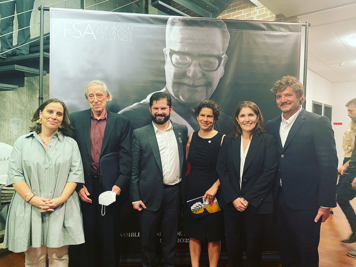 paulanarvaezo's tweet image. En el homenaje al Presidente Allende también estuvo acompañando el destacado actor @PedroPascal1