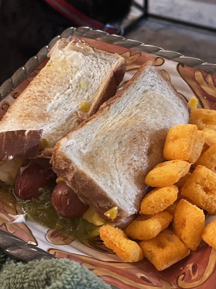 ckouresnews's tweet photo. Forgive me. Processed food. Lots of sodium? Add in some pickle relish? I can’t help it! #hotdogs #cheeseits https://t.co/8Zs7aYpQZl