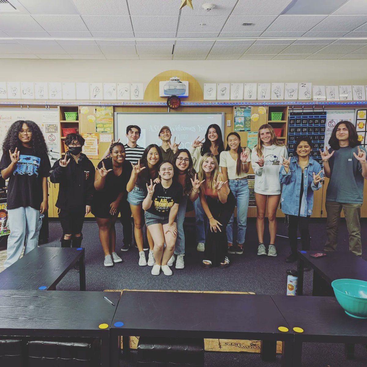 tvhsaslhs's tweet photo. The first ASL SOCIAL of the year was a success! I haven't seen that much happiness in one spot in a long time, it was awesome! If you weren't able to make this one, look for our spooooooky Halloween one in October, info coming soon! 🎃🤟 #aslhs #tvhsaslhs #asl https://t.co/BmZ47OCdDb