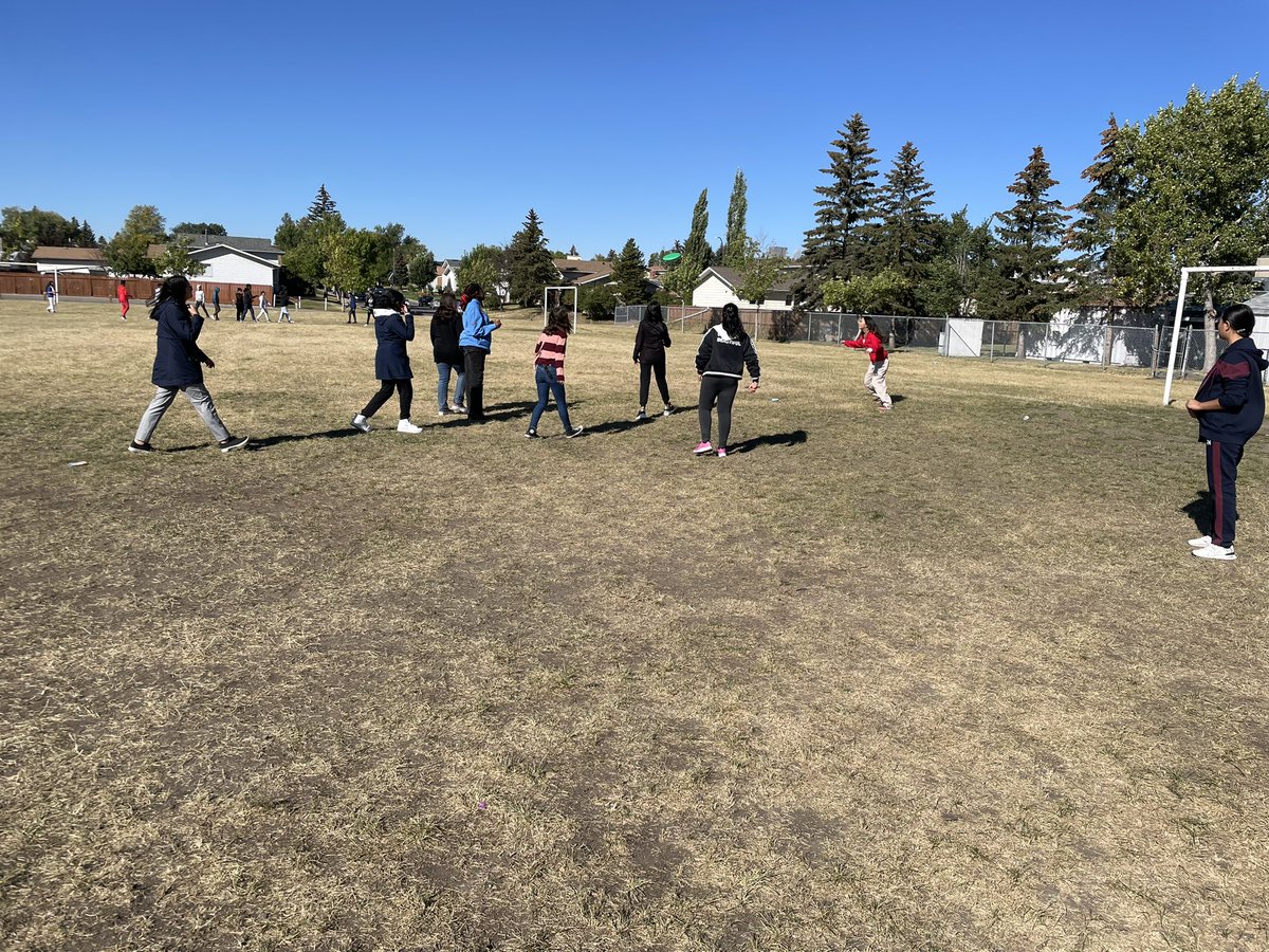 PSS Ss enjoying the sunshine playing Ultimate Frisbee. #prairieskyschool⭐️ Grade 6-8.