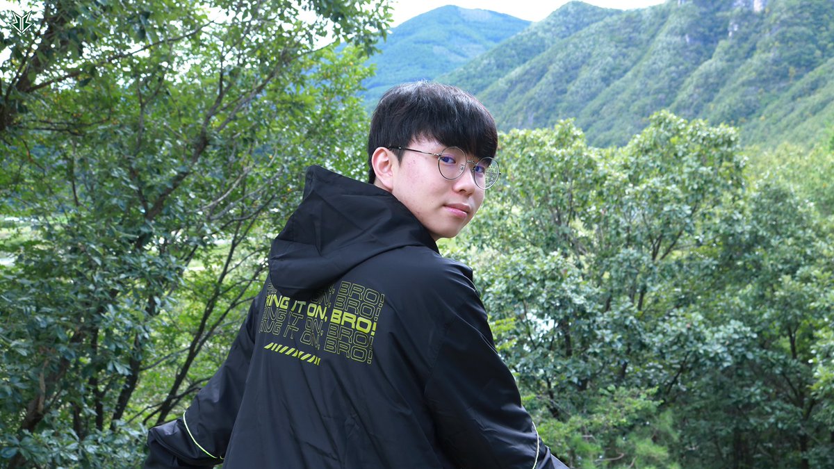 Brionesports's tweet photo. 어떻게 찍어도 그저 빛..💫
적당한 온도 그리고 바람. 아노락 입기 좋은 시기🍂
모건이 착용한 BRO 오버핏 아노락 셔츠 자켓❗
➡https://t.co/VxOcshHC1U
BRO LUCKY PACK에서도 만나보세요🍀
➡https://t.co/w721dRP6SJ
#BROSHOP #BRO #BRION #브리온 #프레딧브리온 https://t.co/8RKuJ0qzcW