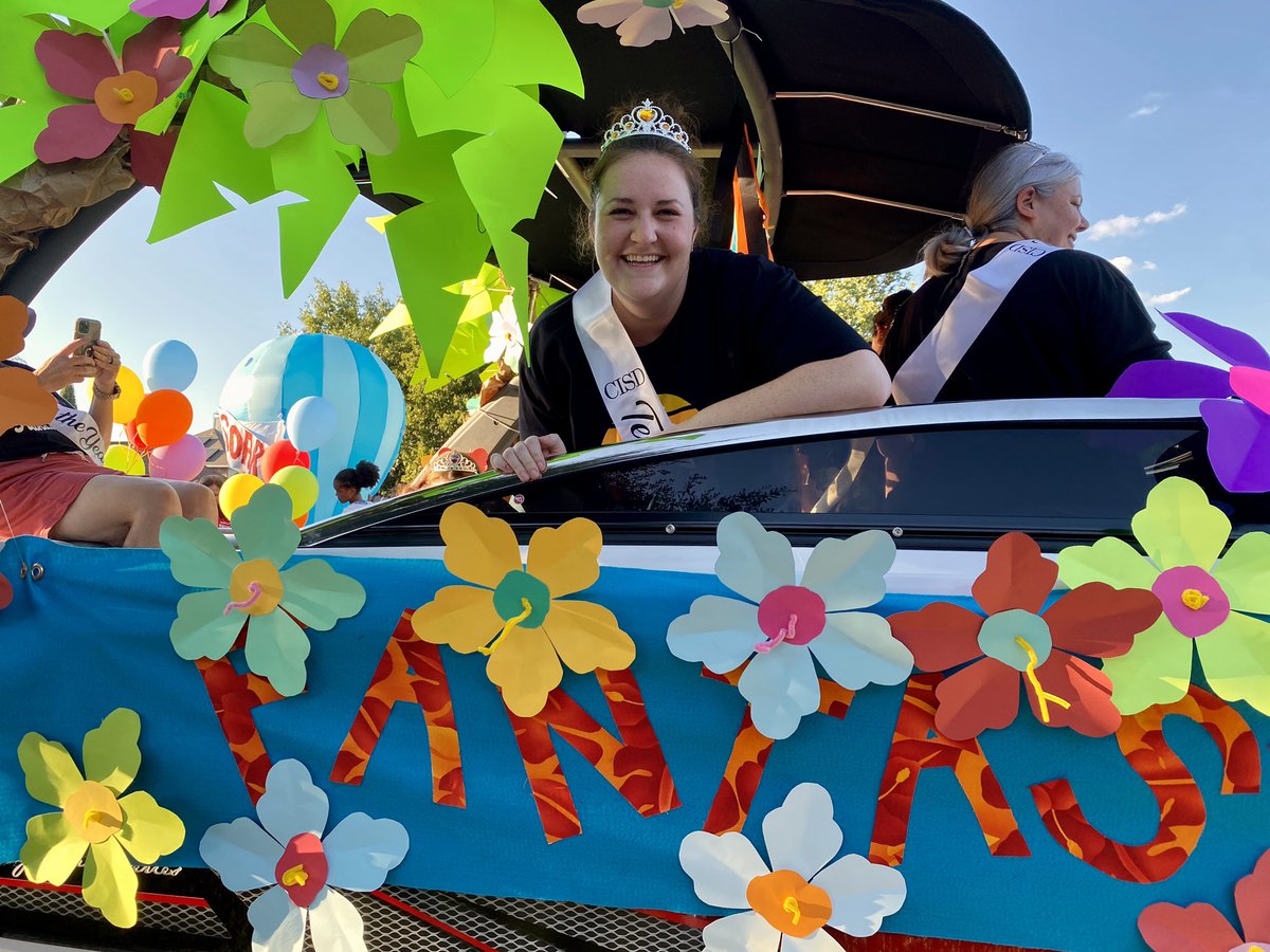 MartinCISD's tweet photo. TCE was excited to join the CISD Homecoming Parade! So proud of @MissPerryTCE for representing us on the Teacher of the Year float! https://t.co/yeK0yDlE27
