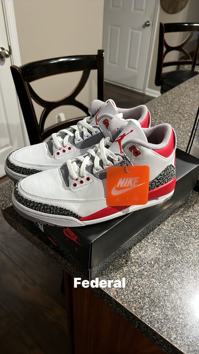 Diezel_DC_1's tweet photo. #MailCall #jordan3 #firered3s #nostalgia #heat #nike #yoursneakersaredope https://t.co/FdZKrODW7O
