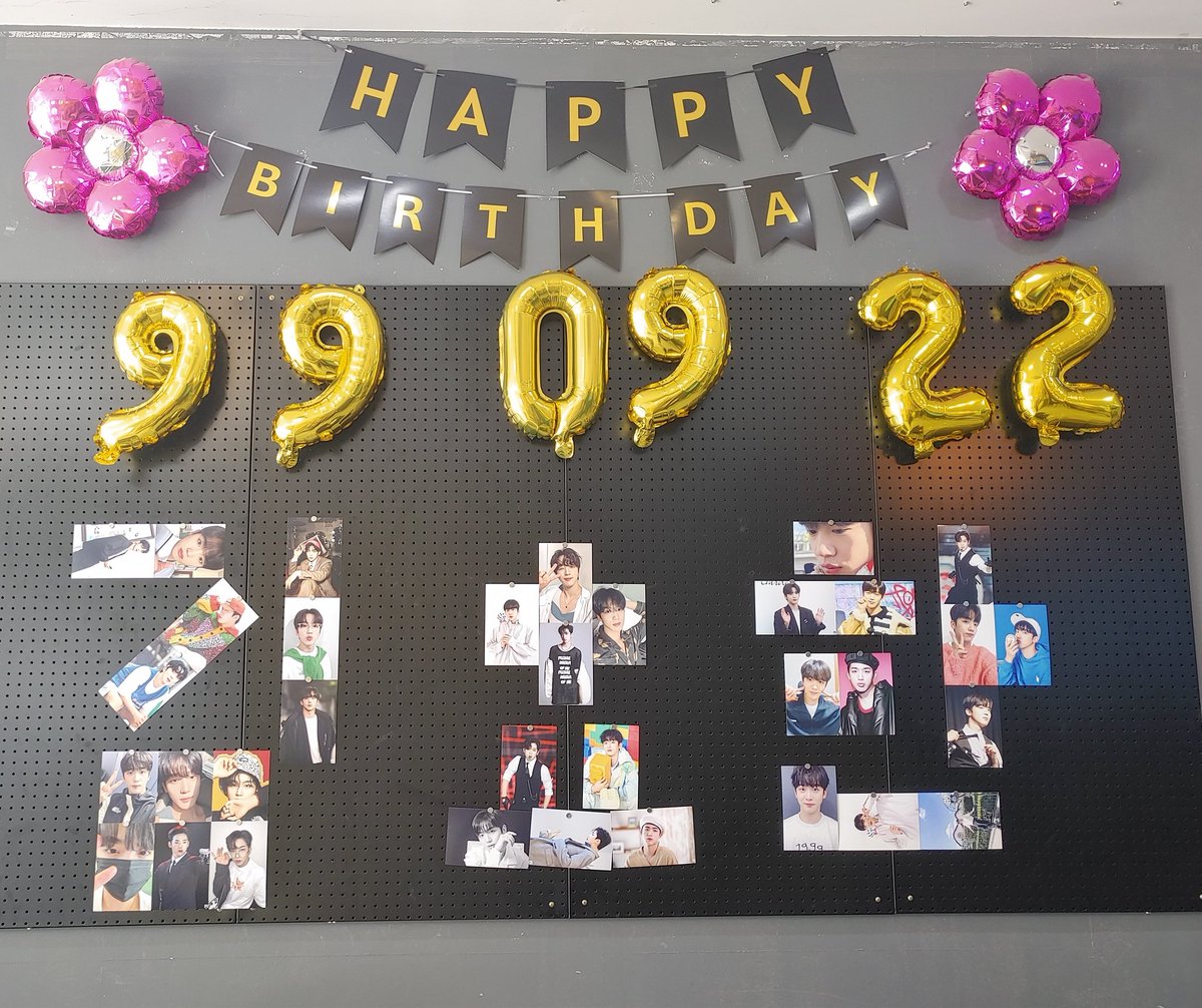 hani_lover922's tweet photo. 출근하기전에 얼른 생카 달려왔어요 ^~^
카페 너무 예뻐요 예쁜 요한이도 한가득💙

#김요한_생일축하해_싸랑한다 https://t.co/7kPv55RXZl
