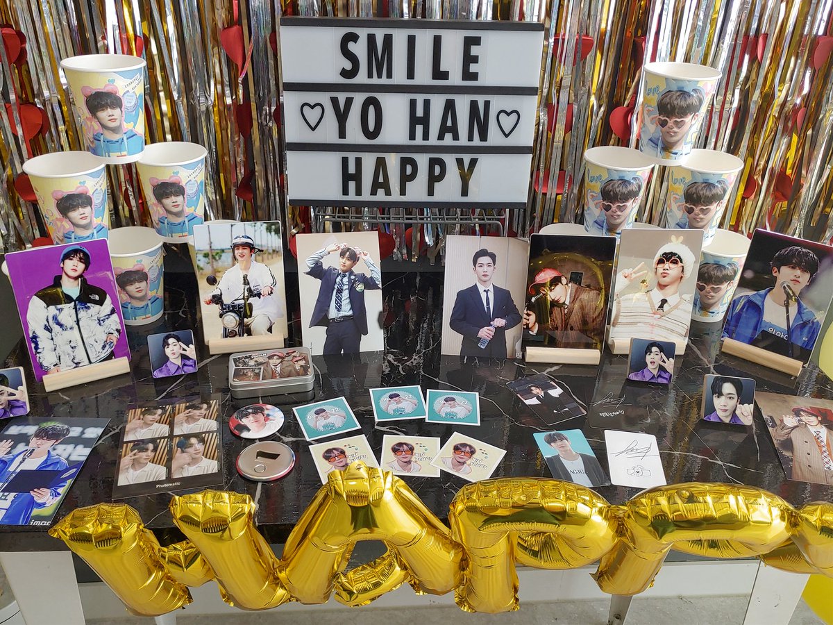 hani_lover922's tweet photo. 출근하기전에 얼른 생카 달려왔어요 ^~^
카페 너무 예뻐요 예쁜 요한이도 한가득💙

#김요한_생일축하해_싸랑한다 https://t.co/7kPv55RXZl