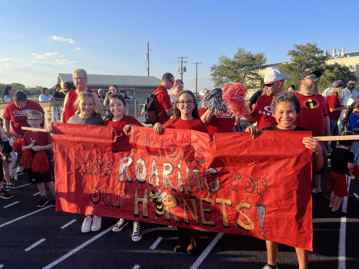 PVpridetweets's tweet photo. We had so much fun at tonight’s pep rally #pvlionpride #ecproud https://t.co/HKgyzaR3KL