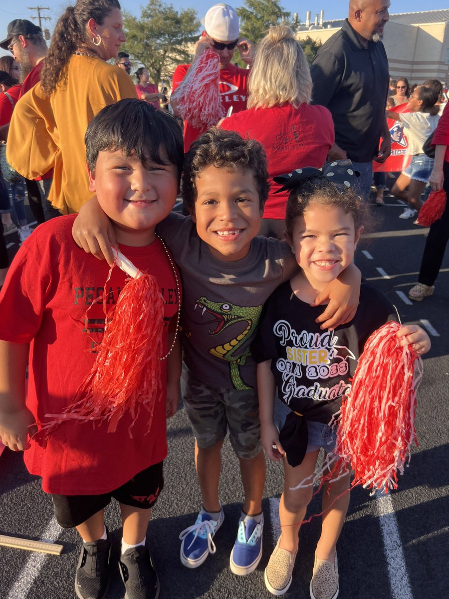 PVpridetweets's tweet photo. We had so much fun at tonight’s pep rally #pvlionpride #ecproud https://t.co/HKgyzaR3KL