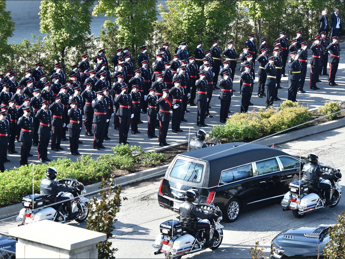 Today was a difficult one, as we join thousands of our policing partners for the funeral of @TorontoPolice Cst Andrew Hong who was tragically killed in the line of duty. Thinking of your family and colleagues, as we all say our goodbyes. @TPSMotorSquad #HM19 #RIP #HeroesInLife