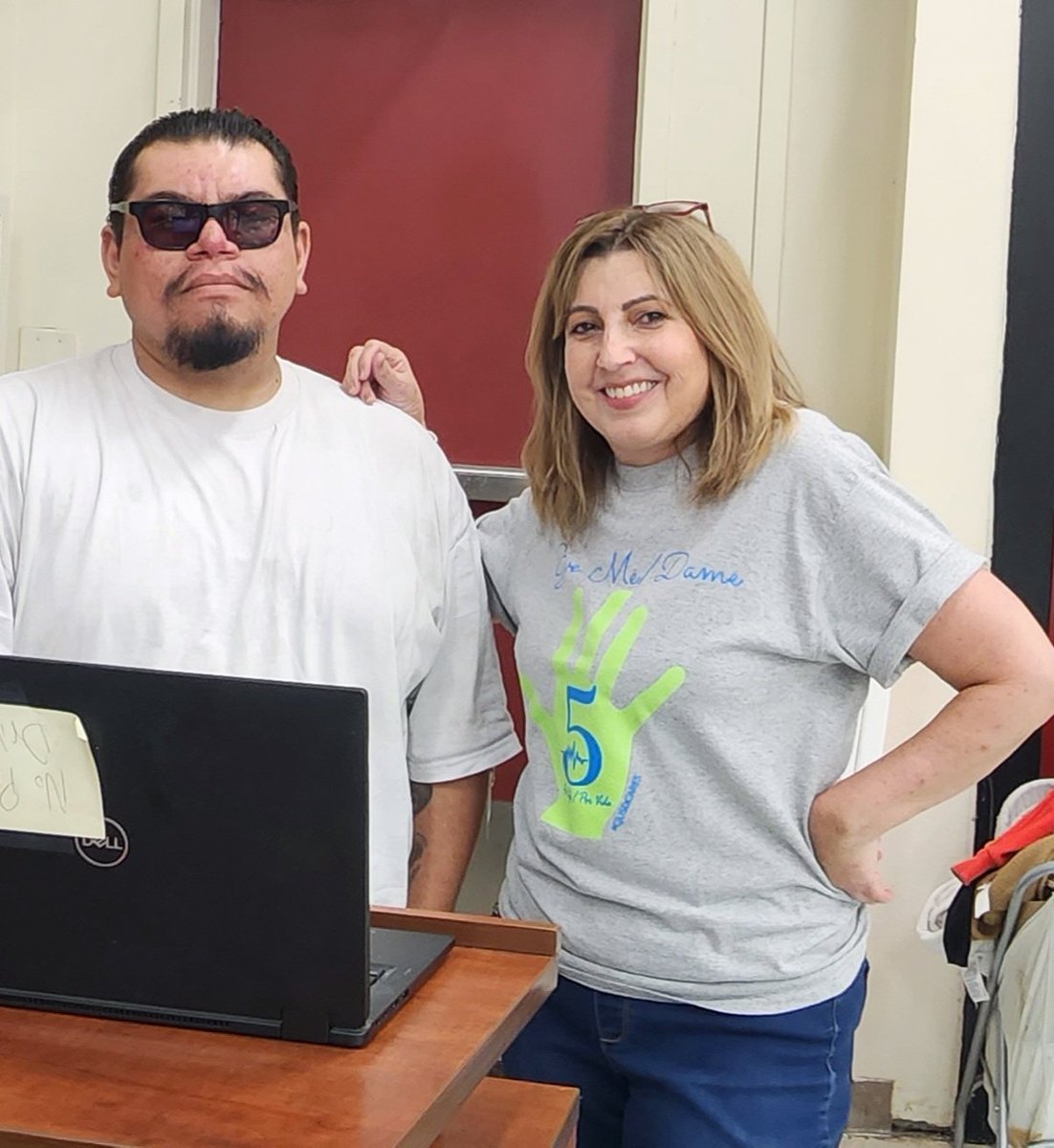 Our AHHHMAZING Custodian, Mr. Rob lends a helping hand to the Kindness Ambassadors of @CooleyRancher as they bring in their 1st ever CLASSIC CAR MUSEUM, Sept.30th, to help us celebrate Hispanic Heritage Month! This man knows his history! Thank you Mr. Rob for sharing your gifts!