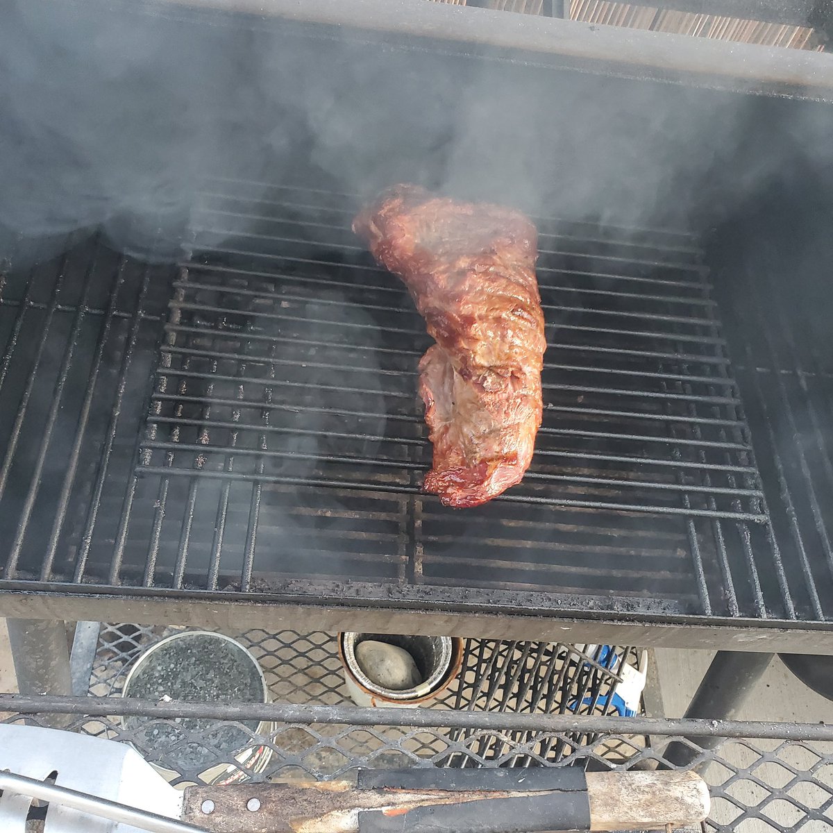 AlexMFerrell's tweet image. Perfectly rare slow smoked Tri-Tip topped with sauted garlic/Tamari/brown butter.
"Mashed" cauliflower w/Feta, Irish cheddar &amp;amp; butter.
Everything seasoned with @redmondlife_  real salt.