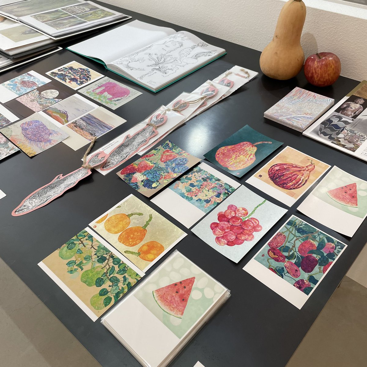 NewtonNoie's tweet photo. いよいよ展示も明日まで
2作目も完成間近となりました!
グッズも販売中です◯
栗原由子 日本画展
IN PINK
2022.9.10(sat) - 9.23(fri)
open:11:00 ~ 19:00(mon-sat) / 11:00 ~ 17:00(sun/holidays)
*会期中無休
at noie extent
@kuri_0203
#栗原由子 #exhibition #inpink #日本画 #noiecc #art https://t.co/cxayi6hCys