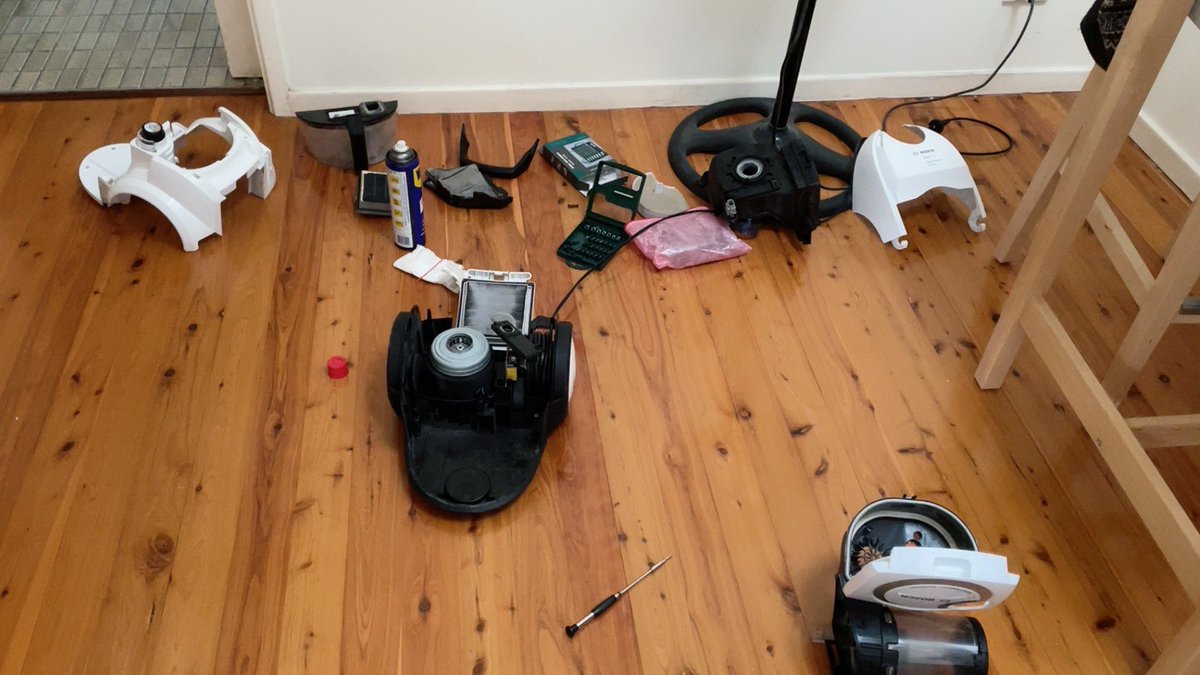 Holiday’s task is to make this work again. To be honestly, Bosch made I German one is much harder to repair, but it works.