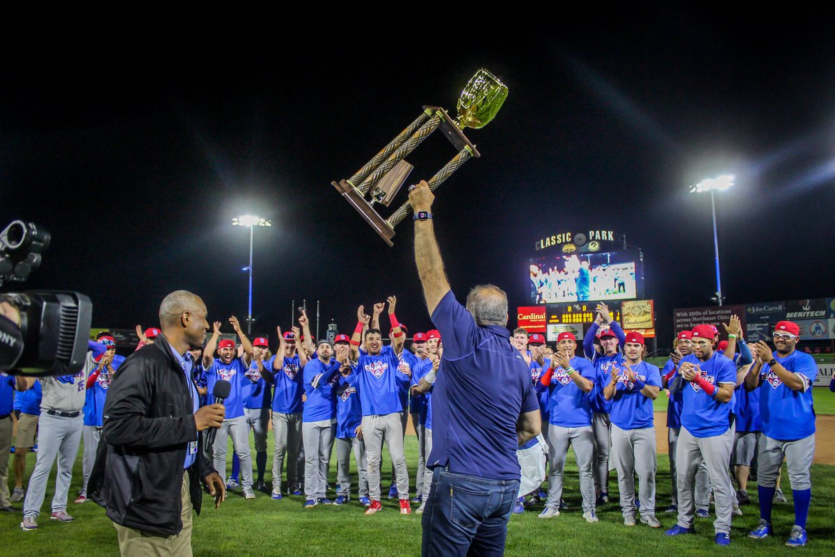 SBCubs's tweet photo. Update: They never quit. 😤🏆 #wearethechampions https://t.co/0KOM30sLfk