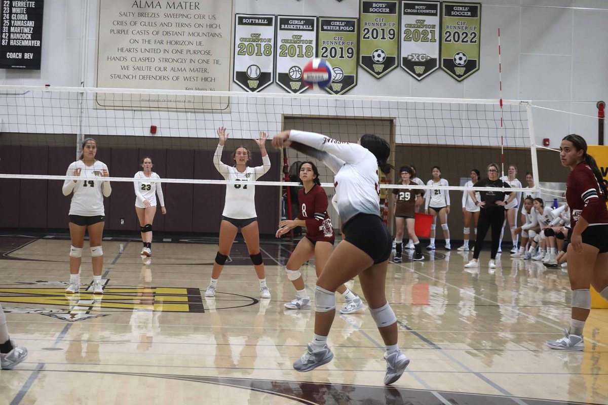 NatalyaVball's tweet photo. Pics from yesterdays win against West Torrance. #gotartars @tommytartar @VBallrecruiter @CoachSamWol23 https://t.co/EGaJQ3JQNj