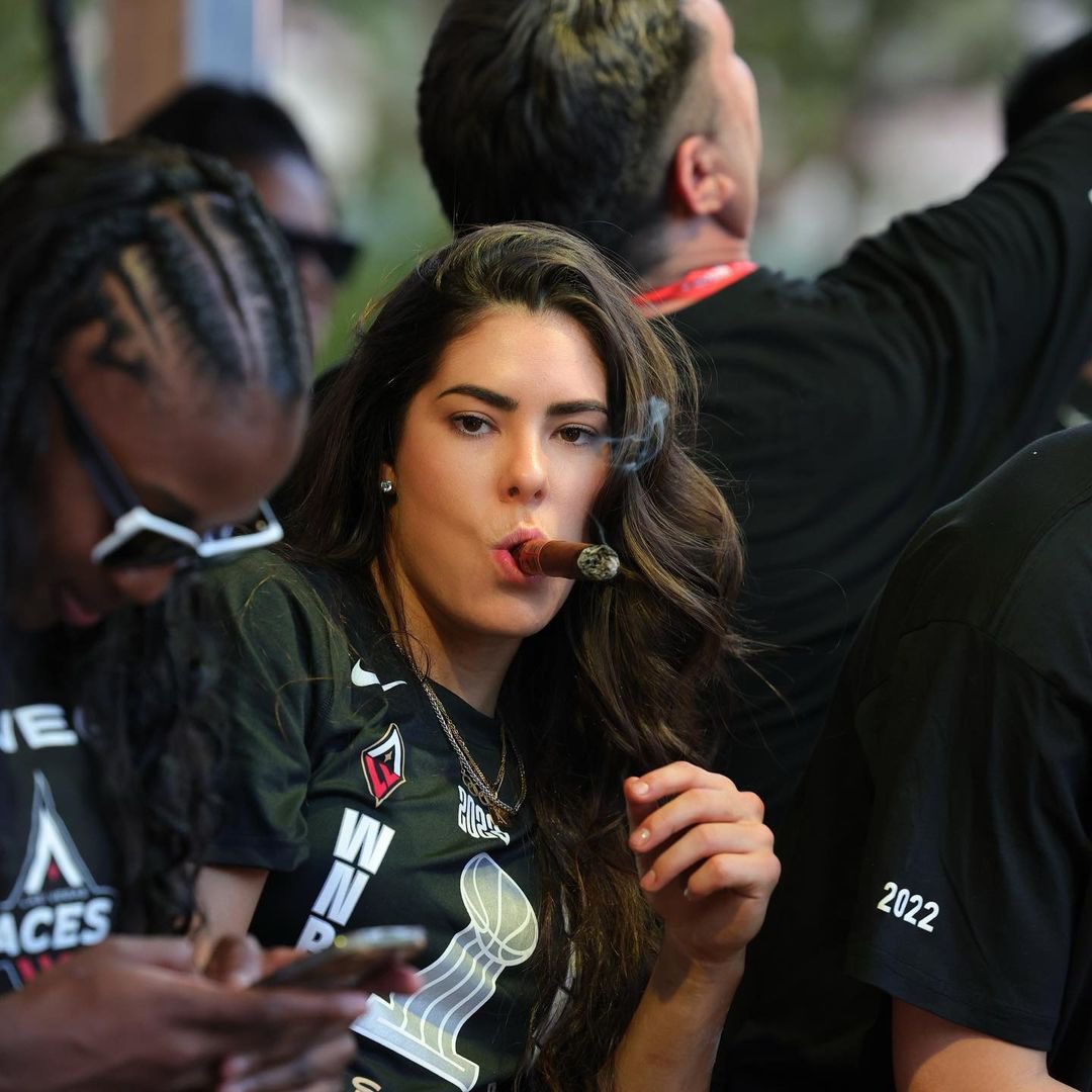 WorldExposureWB's tweet photo. Kelsey Plum has twitter going crazy rn https://t.co/A2srzMvEI7