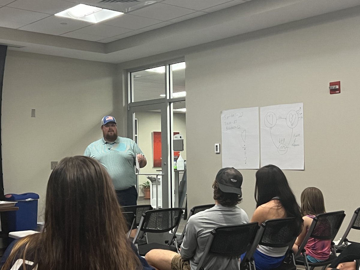SouthALFCA's tweet photo. ICYMI!!! FCA was awesome last night! Matthew Jacobs spoke and provided VooDoo Wing Co. We also played a little bit of Pictionary! Come hangout with us next Tuesday at the Rec center at 7 for some food, fun, and Jesus!!🤩🤩 https://t.co/f7cuYDIaRU