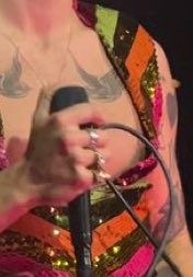 tdefenseless28's tweet photo. NYC LOT N15 Recap: 🚨WORE THE PEACE RING, making it 6 SHOWS IN A ROW🚨;💙HE SANG EVER SINCE NEW YORK💙; ✨Was honored w/a MSG banner for 15 sold out nights✨; “This is our final show at MSG &amp; I thank you all, the people in NY for the support of the last few wks. Thank you.”; https://t.co/fqheWmfErO