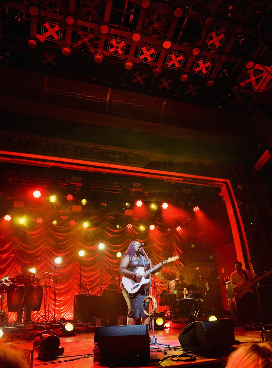 maiderings's tweet photo. Still recovering from seeing the incomparable ⁦@iamyola⁩ rock out ⁦@WebsterHall⁩ last night! Her vocal range is astonishing! 🤯 Super fun concert! Fan for life! Please come back to NYC soon!  #standformyself #walkthroughfire https://t.co/uYmLioKork