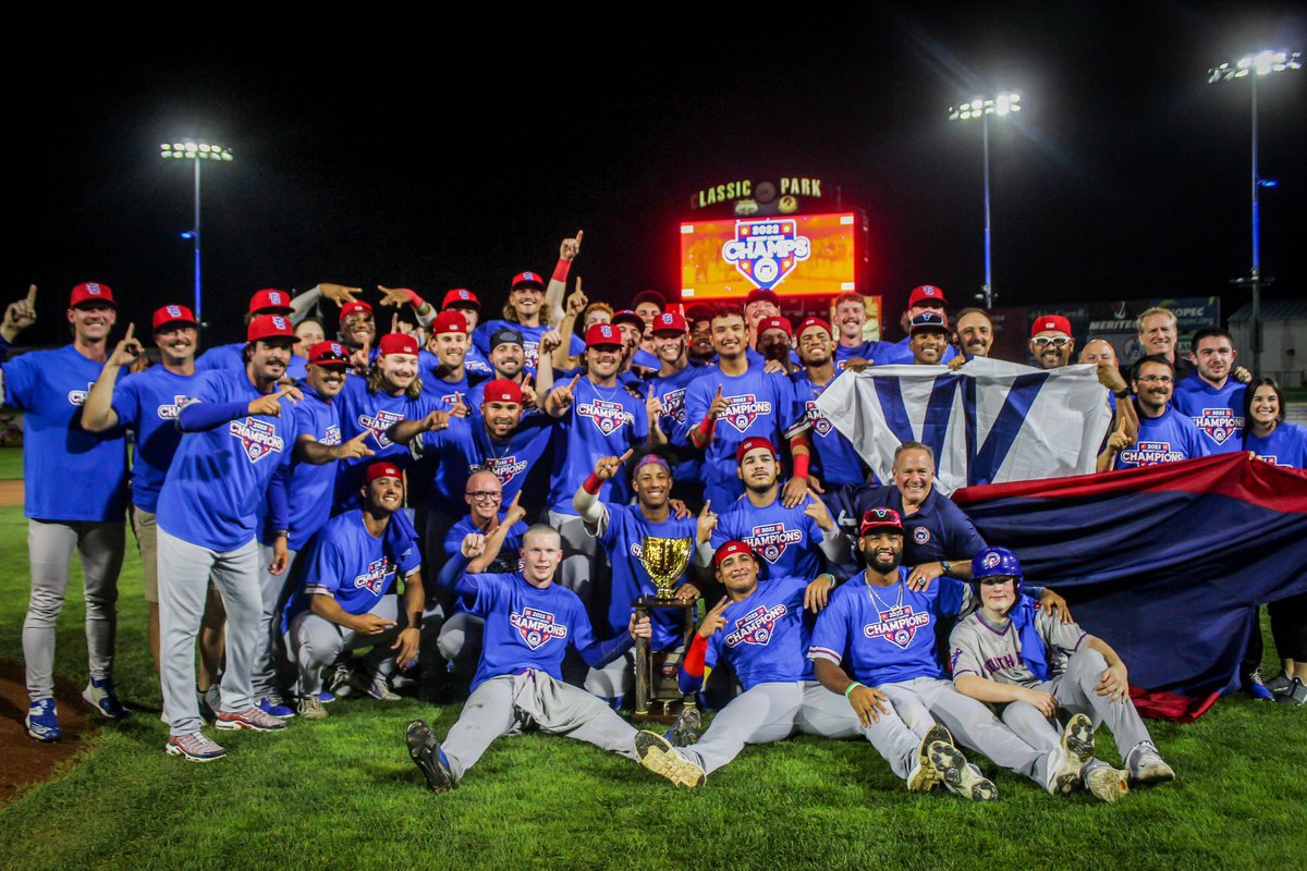 CHAMPS! 🏆 @SBCubs